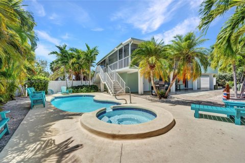 Casa en venta en Marathon, Florida, 4 dormitorios, 169.18 m2 № 1327737 - foto 1