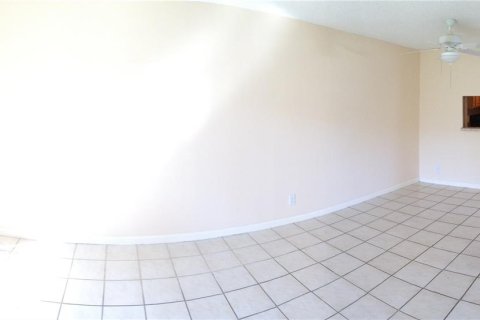 Condo in Tamarac, Florida, 2 bedrooms  № 1375608 - photo 4