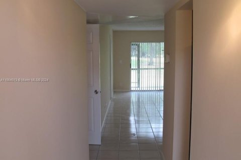 Copropriété à vendre à Tamarac, Floride: 2 chambres, 88.16 m2 № 1375608 - photo 9