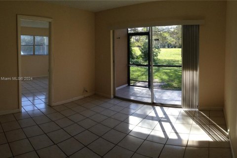 Condo in Tamarac, Florida, 2 bedrooms  № 1375608 - photo 6