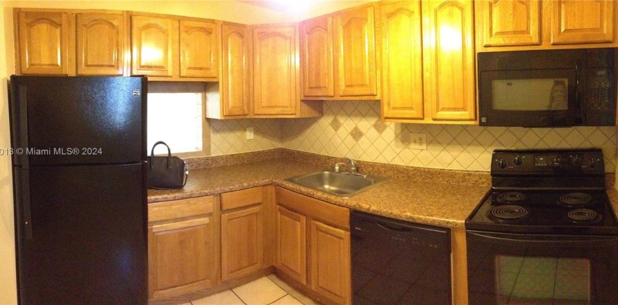 Condo in Tamarac, Florida, 2 bedrooms  № 1375608