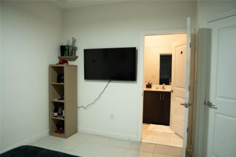 Townhouse in Miami, Florida 3 bedrooms, 123.37 sq.m. № 1207737 - photo 22