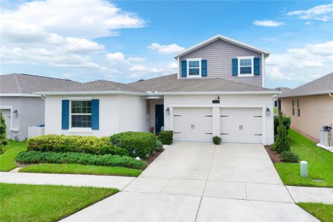 House in Kissimmee, Florida 4 bedrooms, 268.3 sq.m. № 1326387 - photo 1