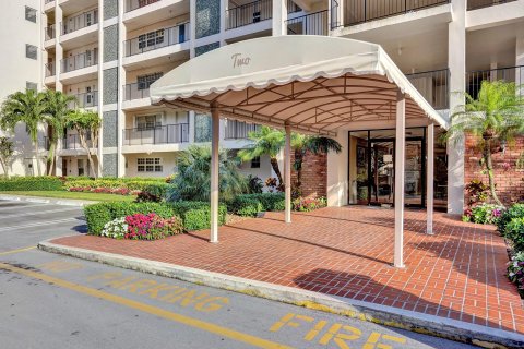 Condominio en venta en Pompano Beach, Florida, 1 dormitorio, 89.19 m2 № 1005359 - foto 2