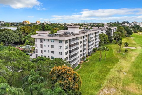 Condo in Pompano Beach, Florida, 3 bedrooms  № 1005357 - photo 5