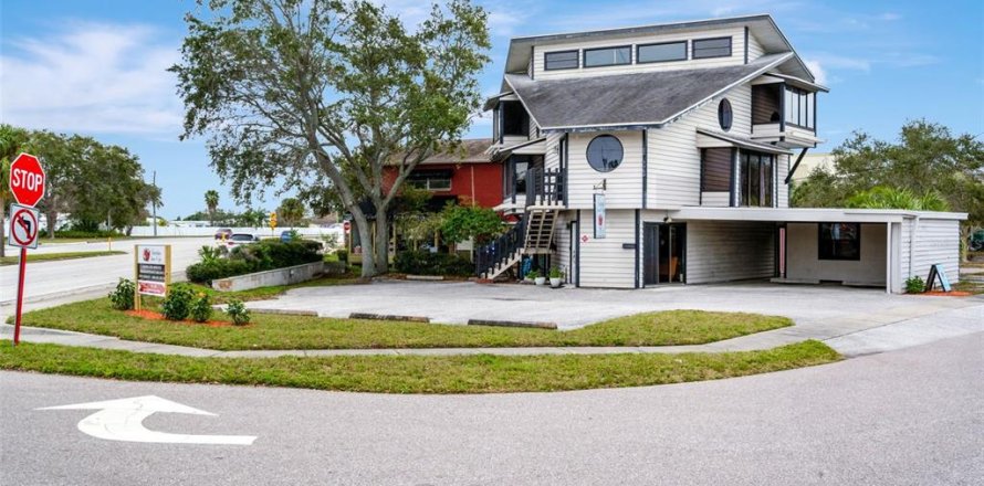 Коммерческая недвижимость в Ларго, Флорида 198.81м2 № 950611