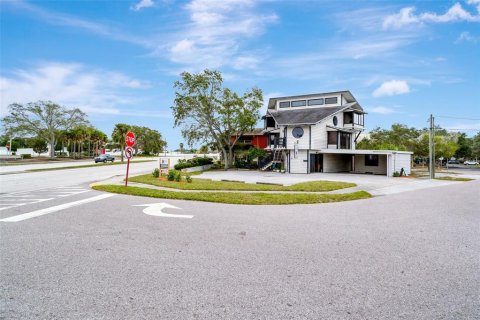 Купить коммерческую недвижимость в Ларго, Флорида 198.81м2, № 950611 - фото 2