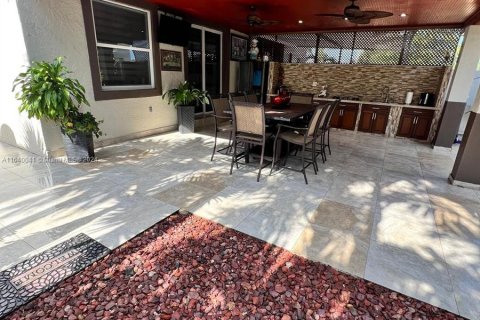 Casa en venta en Hialeah, Florida, 3 dormitorios, 134.71 m2 № 1316330 - foto 29