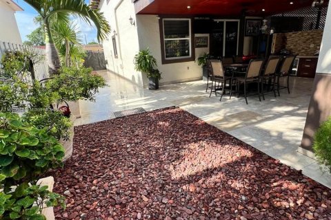 Casa en venta en Hialeah, Florida, 3 dormitorios, 134.71 m2 № 1316330 - foto 26