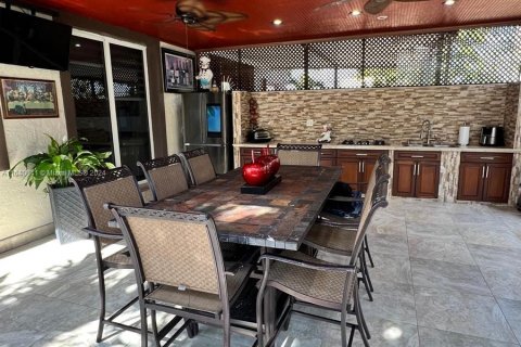 Casa en venta en Hialeah, Florida, 3 dormitorios, 134.71 m2 № 1316330 - foto 30