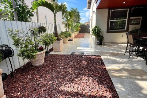 Casa en venta en Hialeah, Florida, 3 dormitorios, 134.71 m2 № 1316330 - foto 27