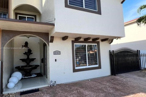 Casa en venta en Hialeah, Florida, 3 dormitorios, 134.71 m2 № 1316330 - foto 1