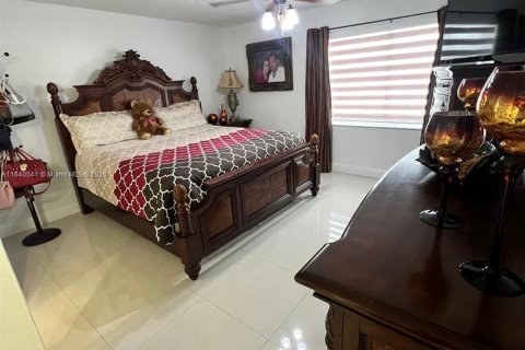 Casa en venta en Hialeah, Florida, 3 dormitorios, 134.71 m2 № 1316330 - foto 20