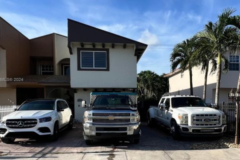 Casa en venta en Hialeah, Florida, 3 dormitorios, 134.71 m2 № 1316330 - foto 3