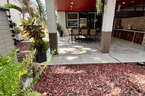 Casa en venta en Hialeah, Florida, 3 dormitorios, 134.71 m2 № 1316330 - foto 28