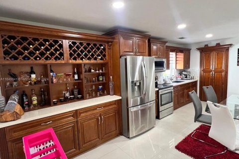 Casa en venta en Hialeah, Florida, 3 dormitorios, 134.71 m2 № 1316330 - foto 9