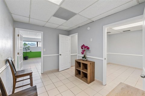 Купить коммерческую недвижимость в Лодердейл-Лейкс, Флорида № 1011828 - фото 7