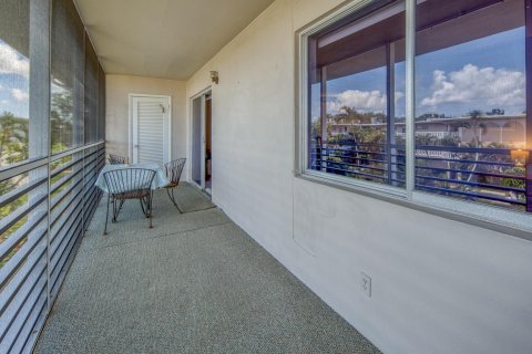 Condo in Lake Worth, Florida, 2 bedrooms  № 1159755 - photo 13