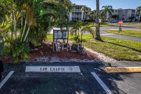 Condo in Lake Worth, Florida, 2 bedrooms  № 1159755 - photo 6