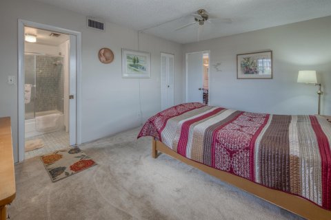 Condo in Lake Worth, Florida, 2 bedrooms  № 1159755 - photo 25