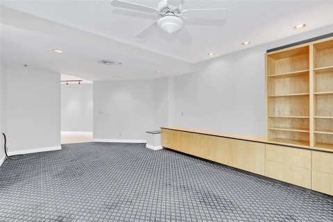 Condominio en venta en Orlando, Florida, 3 dormitorios, 327.02 m2 № 906894 - foto 13