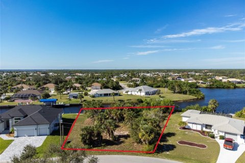 Terreno en venta en Port Charlotte, Florida № 885374 - foto 1