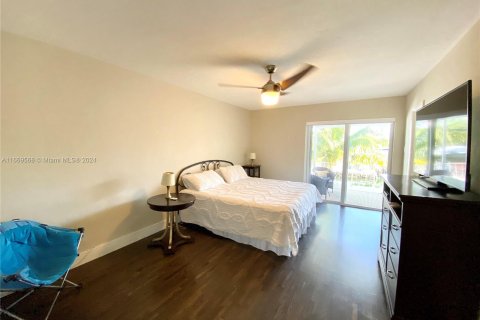 Townhouse in North Miami, Florida 2 bedrooms, 137.68 sq.m. № 1389760 - photo 12