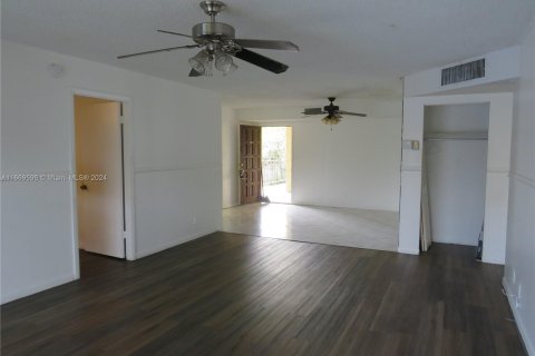 Condominio en venta en Lauderhill, Florida, 3 dormitorios, 130.06 m2 № 1389761 - foto 7