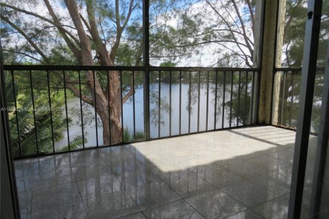 Condominio en venta en Lauderhill, Florida, 3 dormitorios, 130.06 m2 № 1389761 - foto 17