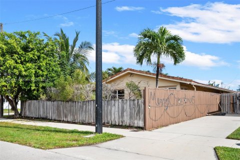 Villa ou maison à vendre à Pompano Beach, Floride: 3 chambres № 911445 - photo 3