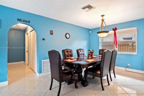 Villa ou maison à vendre à Pompano Beach, Floride: 3 chambres № 911445 - photo 9