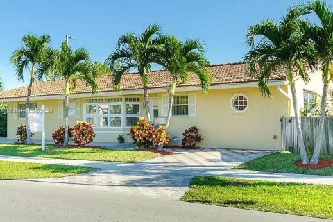 Villa ou maison à vendre à Pompano Beach, Floride: 3 chambres № 911445 - photo 1