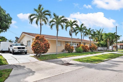 Villa ou maison à vendre à Pompano Beach, Floride: 3 chambres № 911445 - photo 2