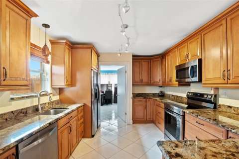 Casa en venta en Pompano Beach, Florida, 3 dormitorios № 911445 - foto 11