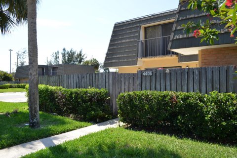 Townhouse in West Palm Beach, Florida 2 bedrooms, 114.83 sq.m. № 1187243 - photo 4