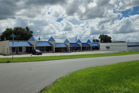 Propiedad comercial en alquiler en Zephyrhills, Florida, 100.33 m2 № 1350724 - foto 2