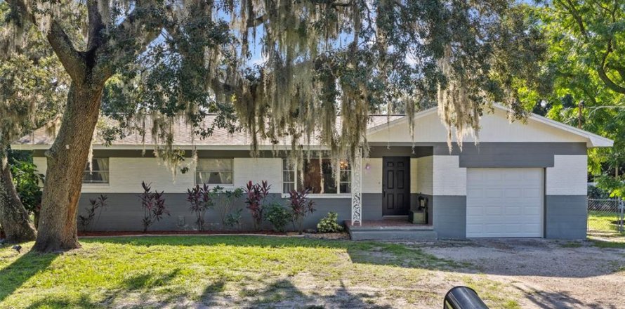 House in Tampa, Florida 3 bedrooms, 146.41 sq.m. № 1311692