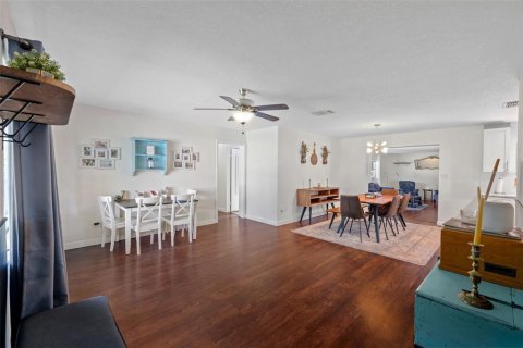 Casa en venta en Tampa, Florida, 3 dormitorios, 146.41 m2 № 1311692 - foto 16