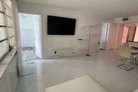 Condominio en alquiler en Hallandale Beach, Florida, 1 dormitorio, 71.53 m2 № 1293660 - foto 16