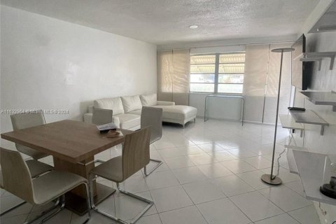 Condominio en alquiler en Hallandale Beach, Florida, 1 dormitorio, 71.53 m2 № 1293660 - foto 7