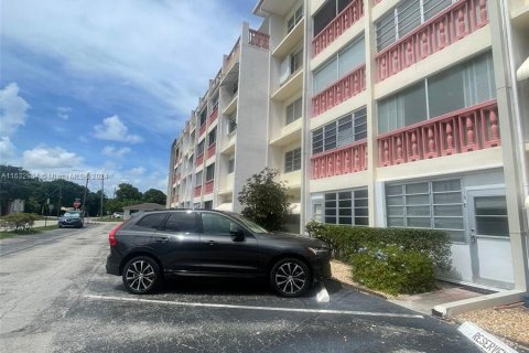 Copropriété à louer à Hallandale Beach, Floride: 1 chambre, 71.53 m2 № 1293660 - photo 3