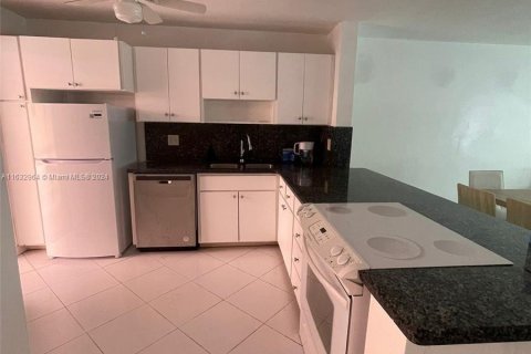 Copropriété à louer à Hallandale Beach, Floride: 1 chambre, 71.53 m2 № 1293660 - photo 15