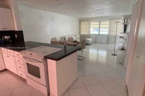 Condominio en alquiler en Hallandale Beach, Florida, 1 dormitorio, 71.53 m2 № 1293660 - foto 10