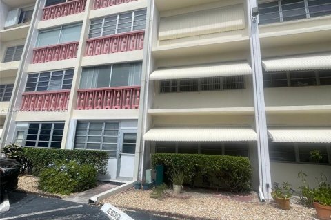 Copropriété à louer à Hallandale Beach, Floride: 1 chambre, 71.53 m2 № 1293660 - photo 2