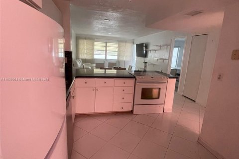 Condominio en alquiler en Hallandale Beach, Florida, 1 dormitorio, 71.53 m2 № 1293660 - foto 11