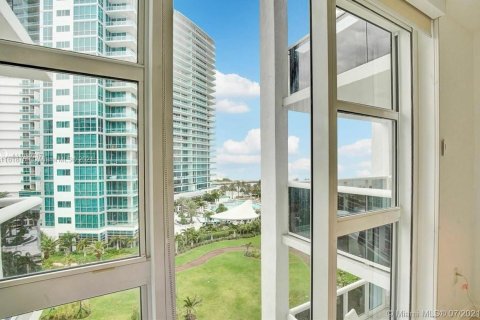 Condominio en venta en Bal Harbour, Florida, 2 dormitorios, 98.1 m2 № 1240237 - foto 15