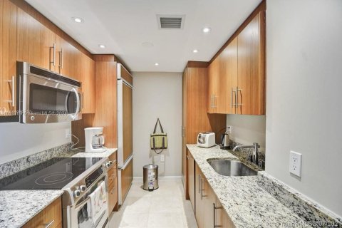 Condominio en venta en Bal Harbour, Florida, 2 dormitorios, 98.1 m2 № 1240237 - foto 17