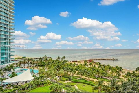 Condominio en venta en Bal Harbour, Florida, 2 dormitorios, 98.1 m2 № 1240237 - foto 1