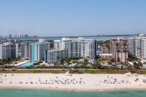 Condo in Miami Beach, Florida, 2 bedrooms  № 1140792 - photo 23