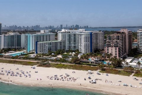 Condo in Miami Beach, Florida, 2 bedrooms  № 1140792 - photo 25